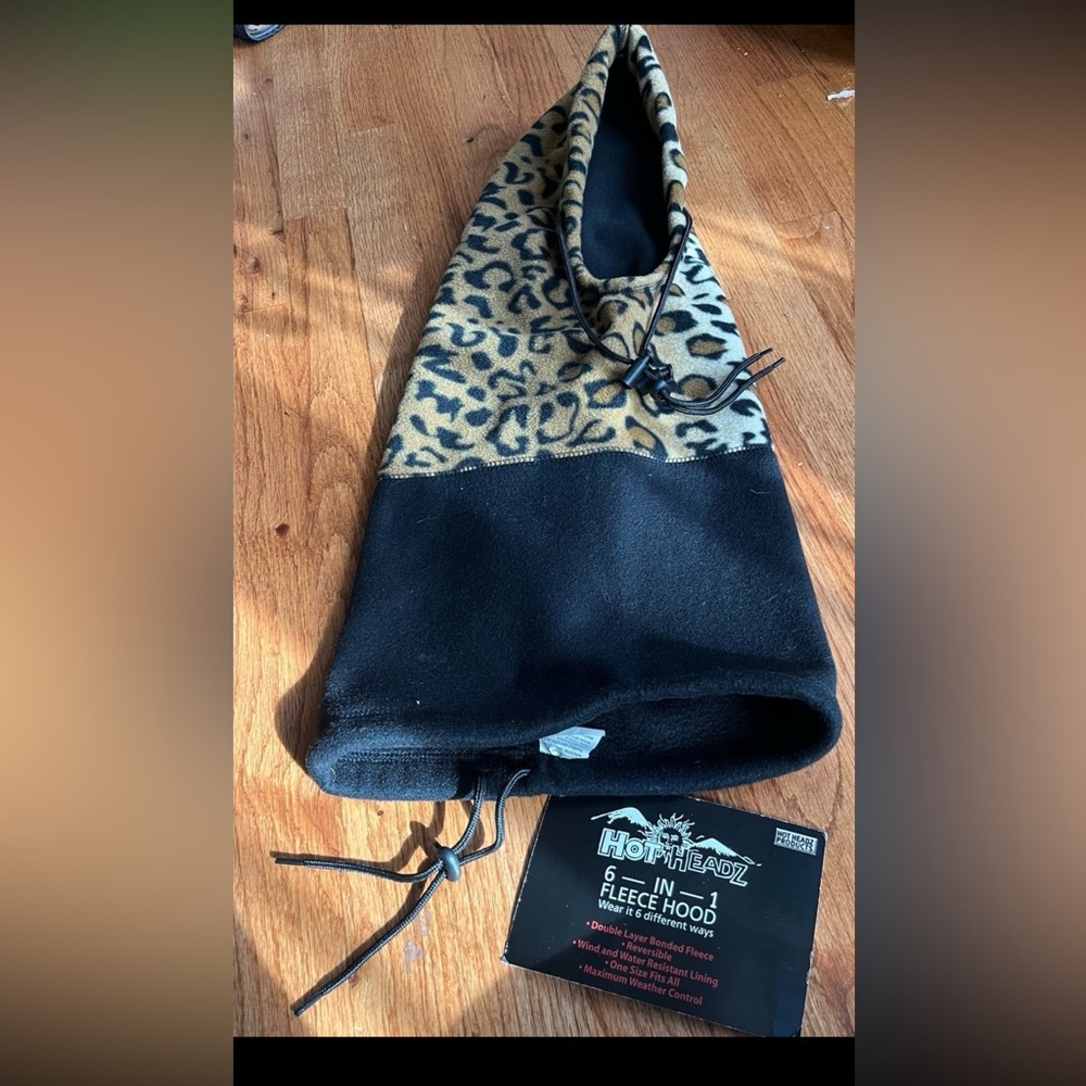 Hot headz reversible 6 in one hoodie scarf - NWT - Black